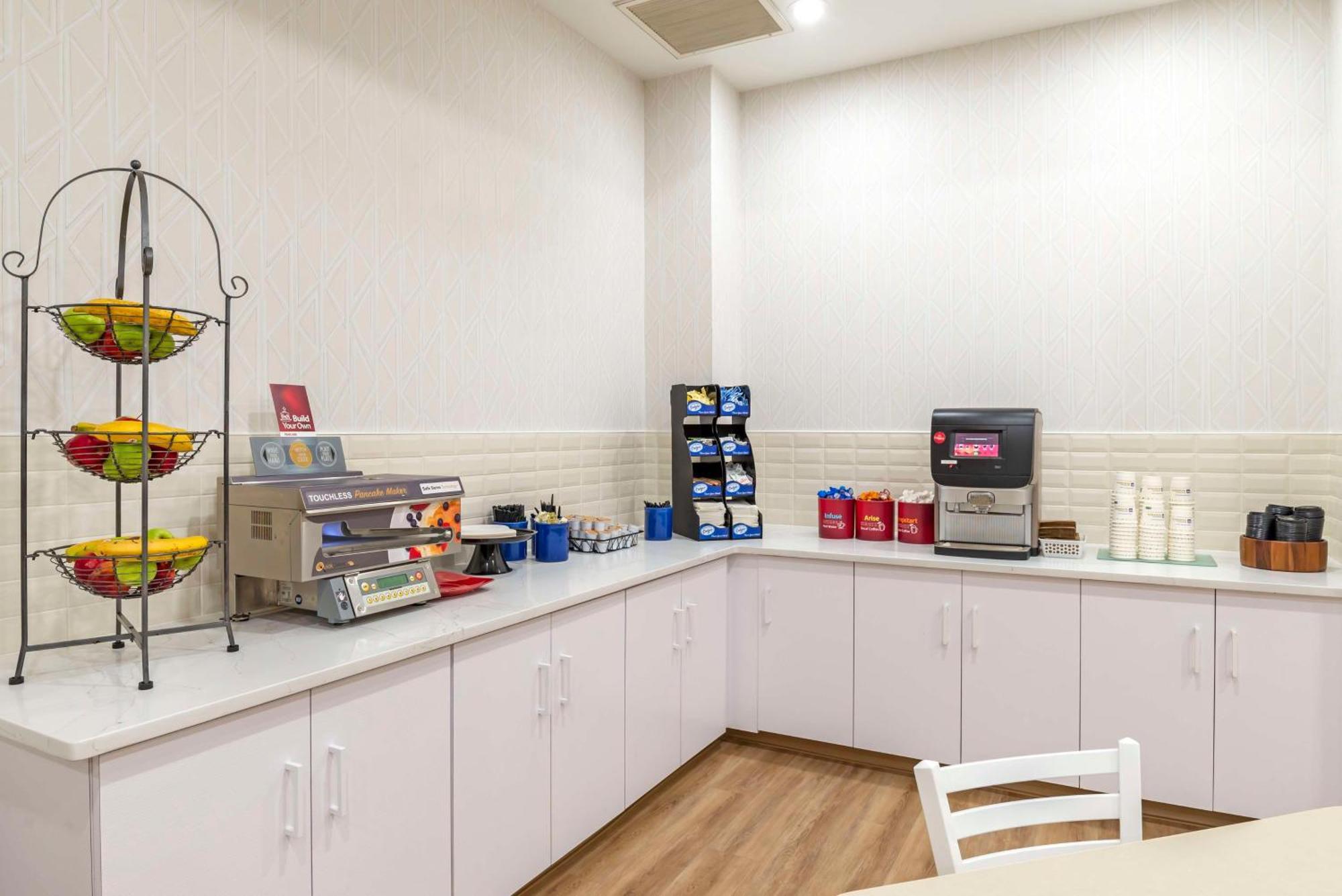Best Western Plus Crossroads Inn & Suites Zion Crossroads Екстер'єр фото